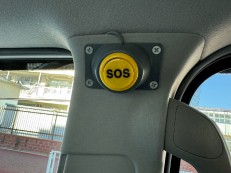車内に設置したSOSボタン